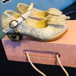 Girl’s Toddler Shoes   #183-CBin